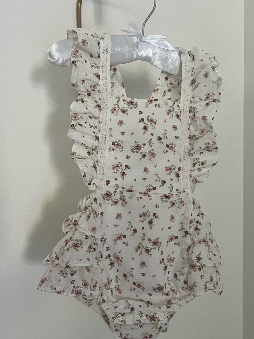 Jamie Kay White and pink floral ruffled bubble romper size 6-12 months